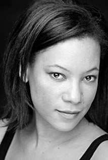 How tall is Nina Sosanya?